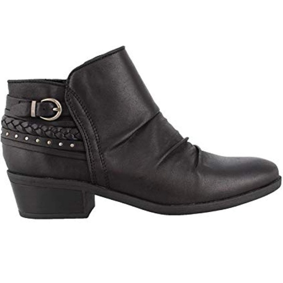 BareTraps Shoes - NWT Baretraps Gene bootie Blk 8